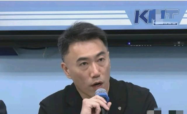 国民党立法院党团召开记者会，正式抛出“国民党版无人机条例”，总金额高达2400亿