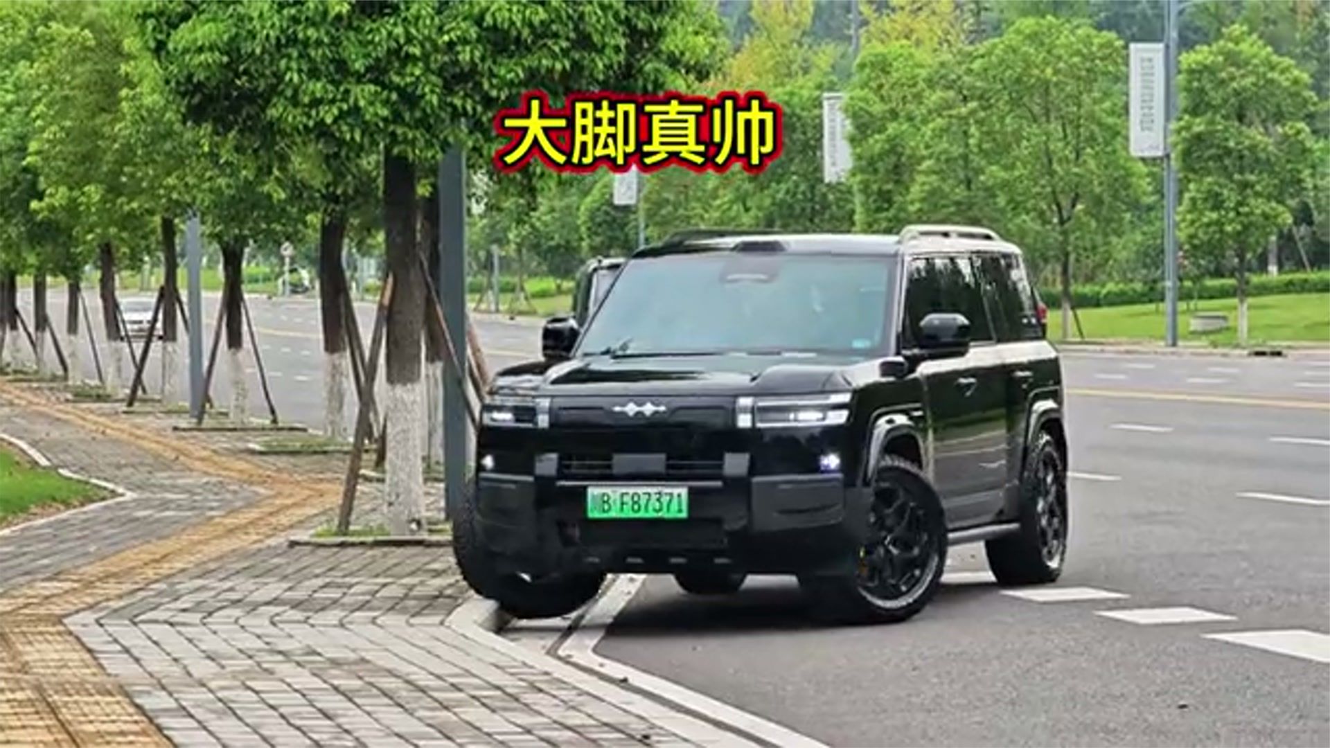好马还得配好鞍。#方程豹#钛七#钛七22寸轮毂轮胎