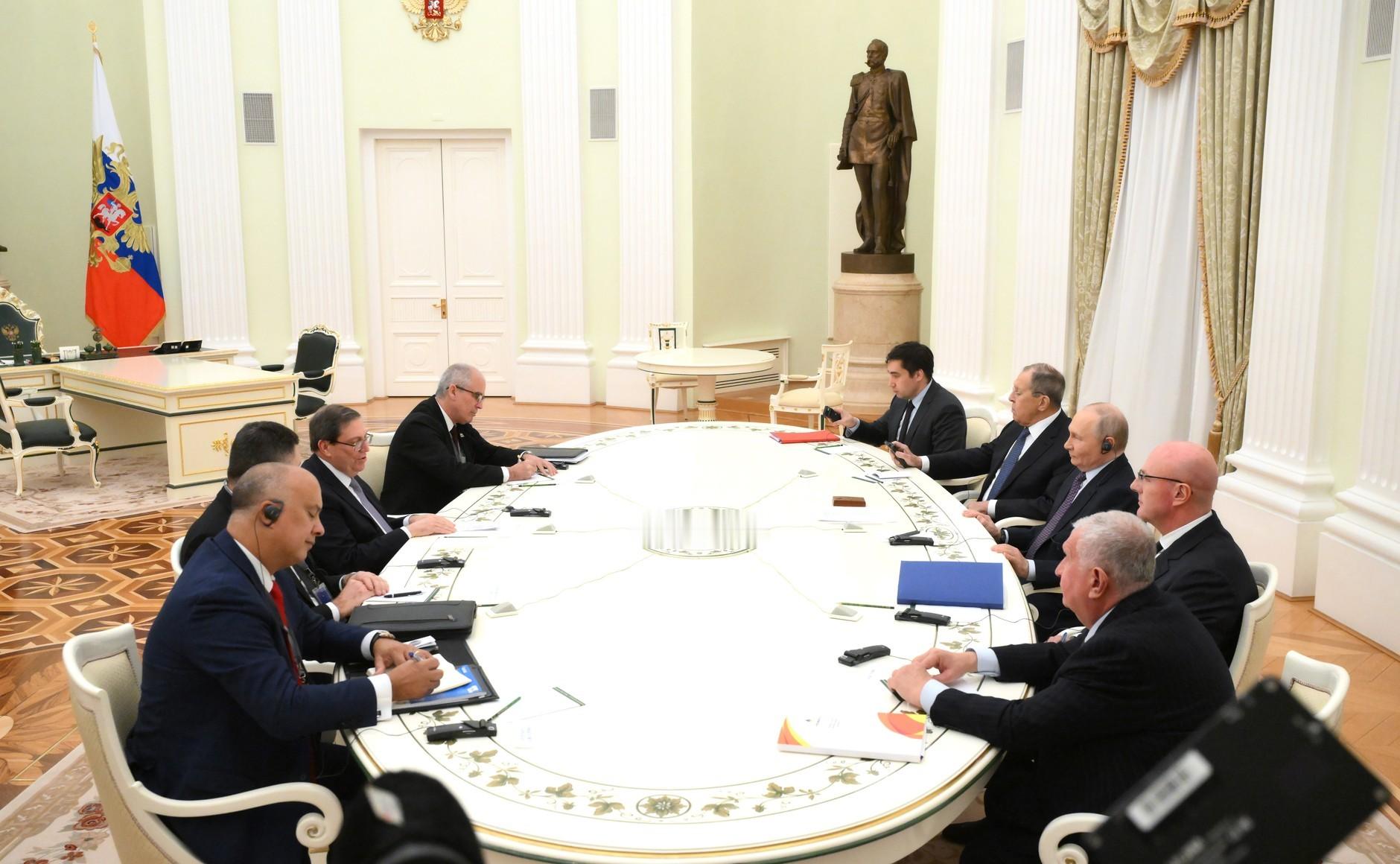 瓦洛佳小朋友  与古巴外交部长布鲁诺·罗德里格斯·帕里利亚的会晤弗拉基米尔·普京