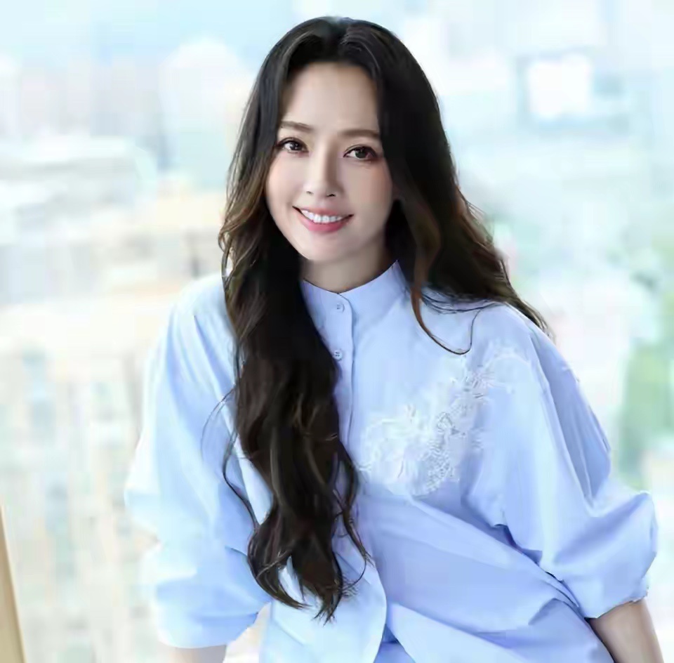 郭碧婷太“清醒”！连续工作不吃豪门画饼，和向佐各自搞事业！ 