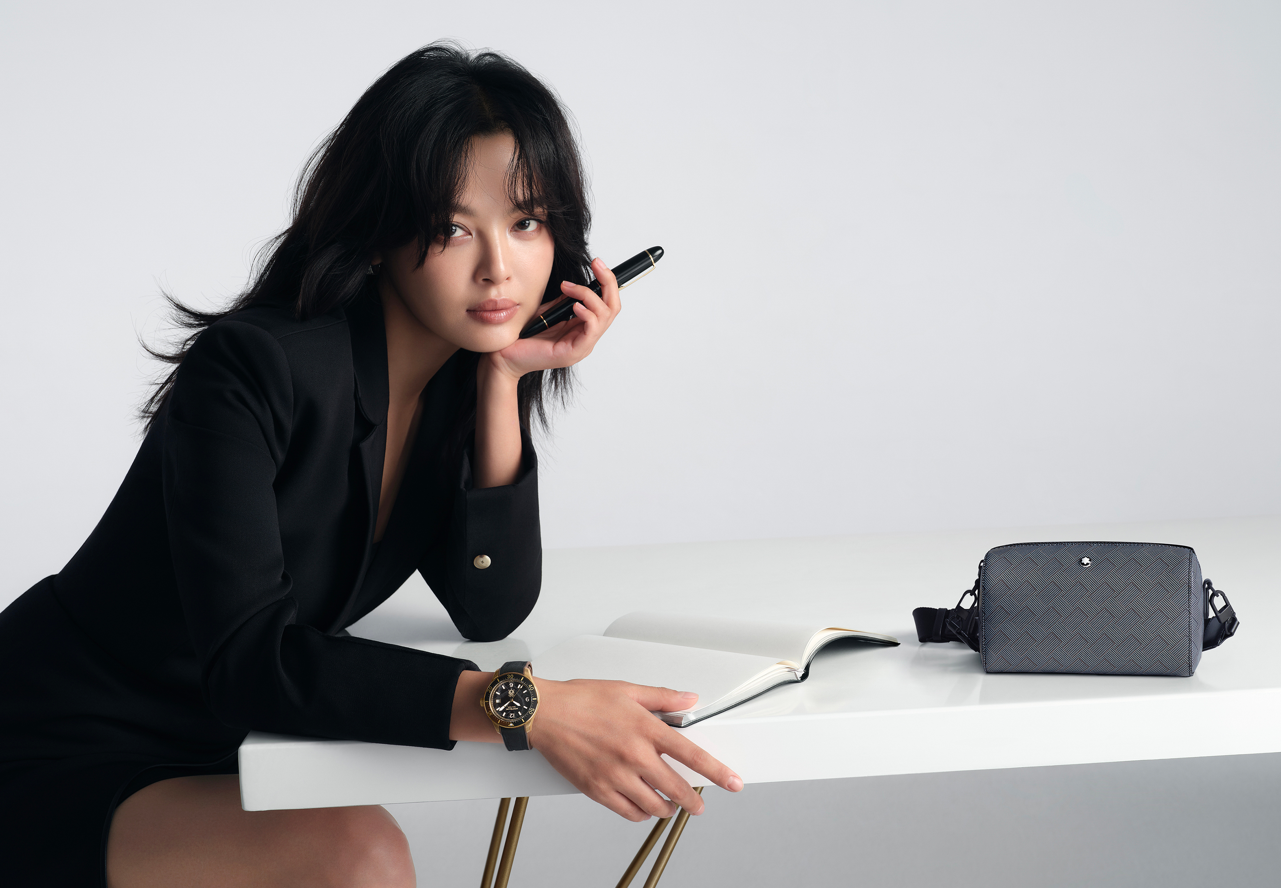 如果你知道辛芷蕾拿到了万宝龙、Chanel、RogerVivier三大奢牌的最高