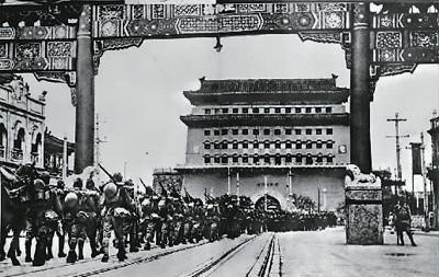 1937年，日军占领北平，冲进故宫一数——13427箱最精华的国宝，一件不见。这