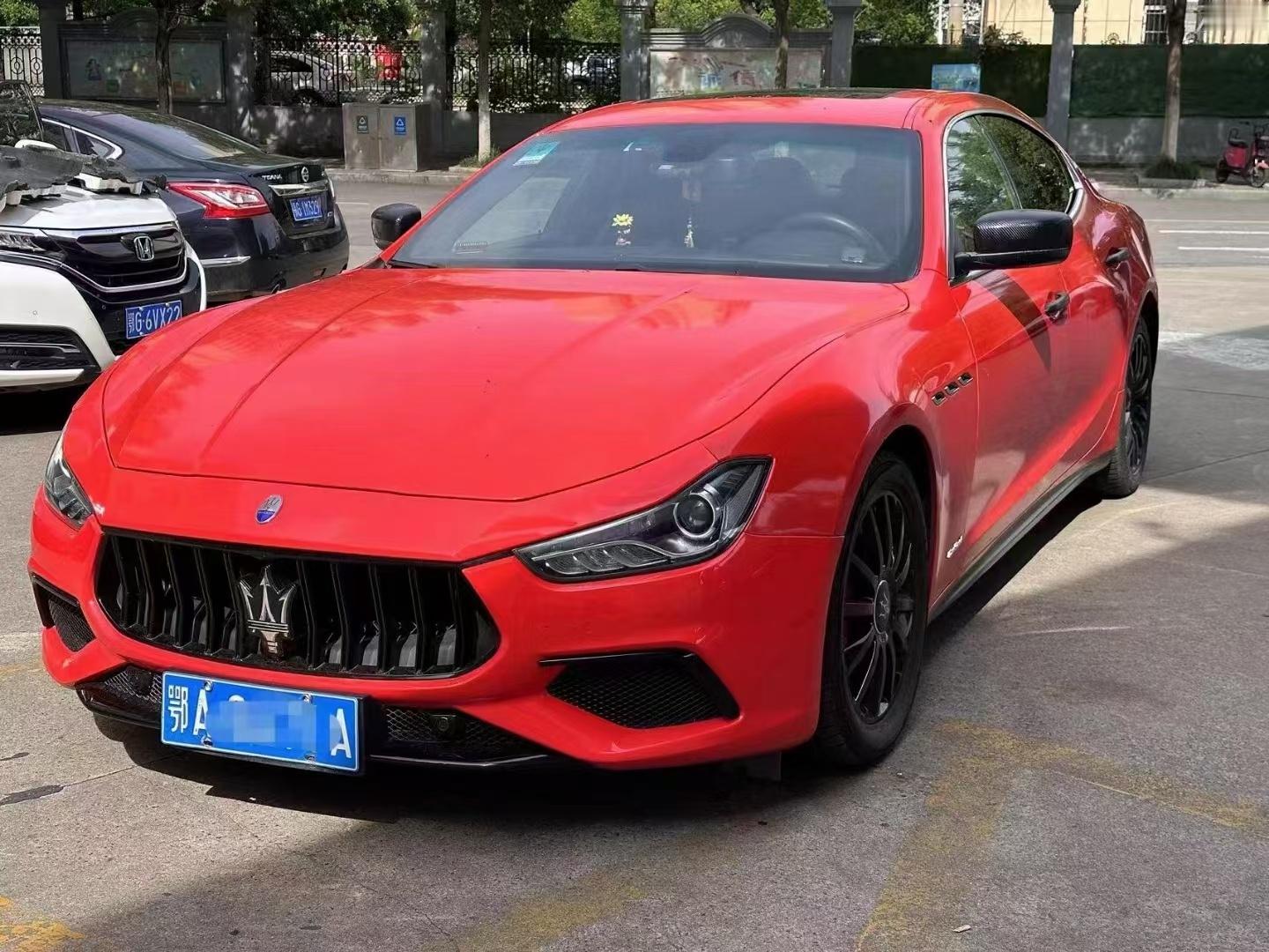 15年上牌玛莎拉蒂 吉博力，车况精品，行驶11.9万公里。成色一流，配置丰富，声