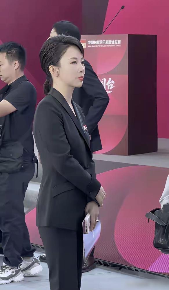 身价8亿的九球天后潘晓婷，44岁至今未婚，看完她15年前的择偶标准，我瞬间沉默了