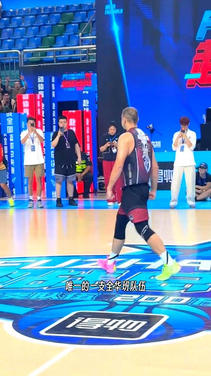 来重庆就是吃两天火锅，回去的。

34岁的西热力江嘴上这么说，抽签时却傻了眼，又