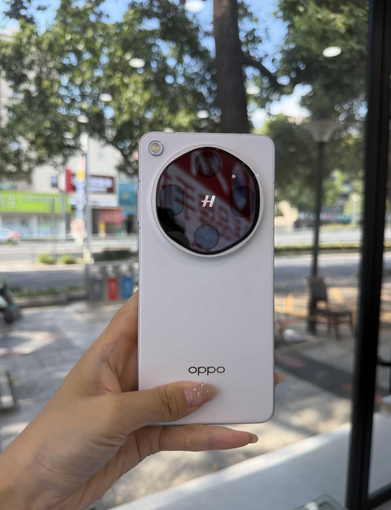 口袋哈苏｜极地冰川Find X9 Ultra
OPPO Find X9 Ultr