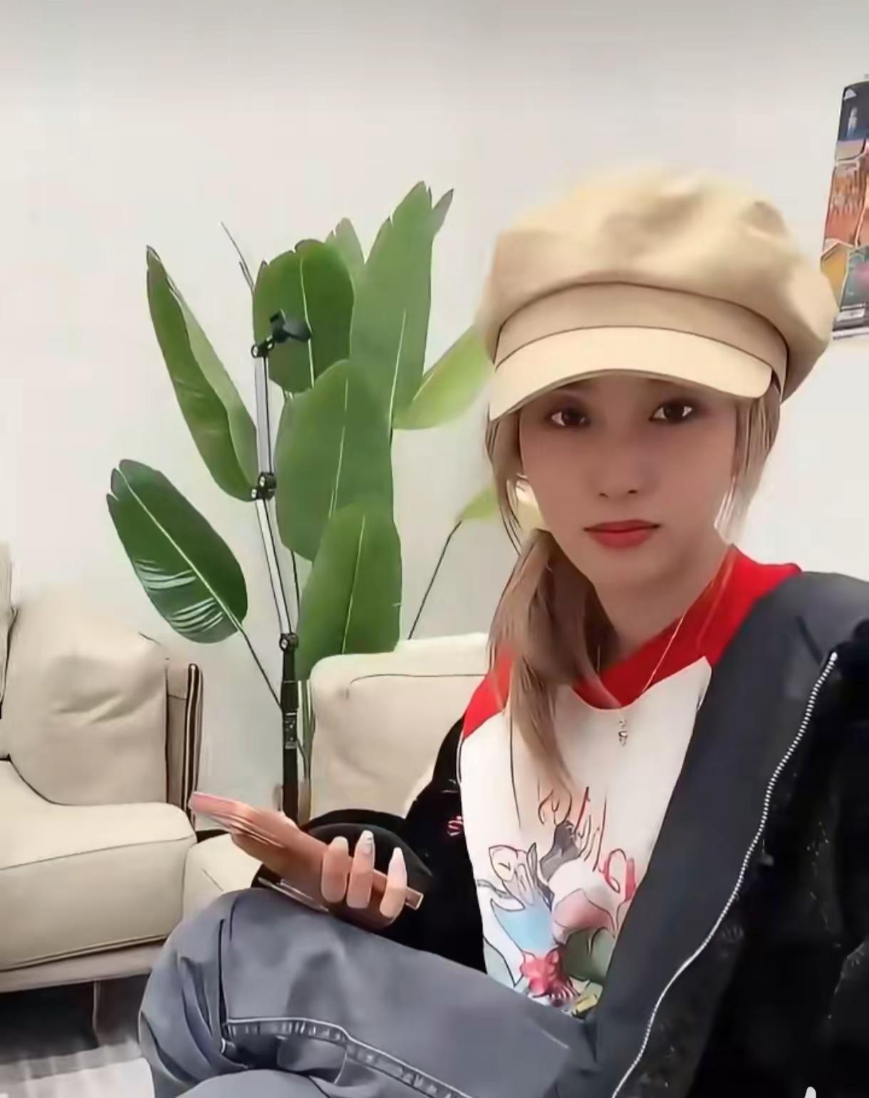 徐艺洋拿湿厕纸给黄子韬擦嘴？这波操作笑喷。徐艺洋拿湿厕纸给黄子韬擦嘴？这波操作笑