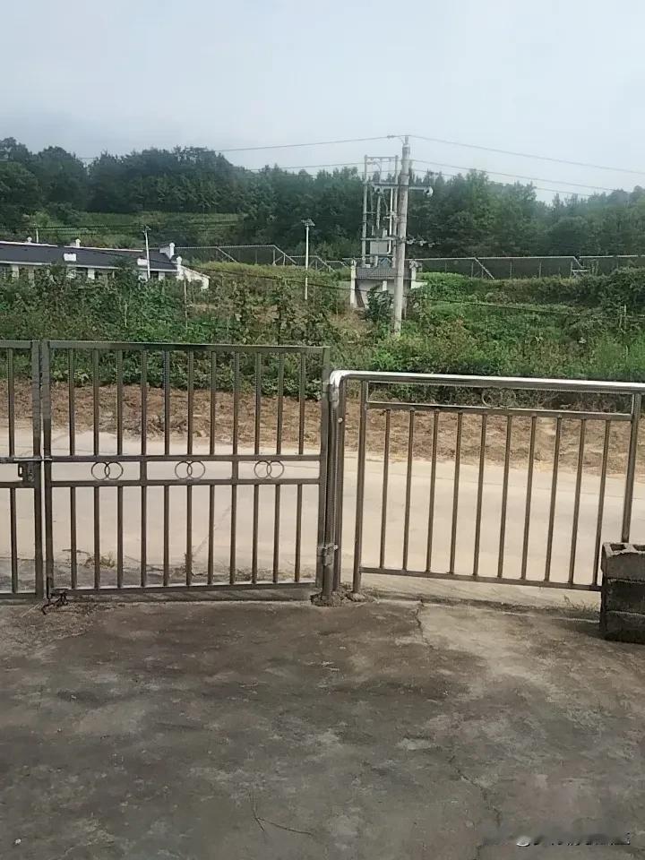 台内巴威绕道而行，队长三天之前就发了纸质通知，叫大家三天别出门，为即将到来的台风