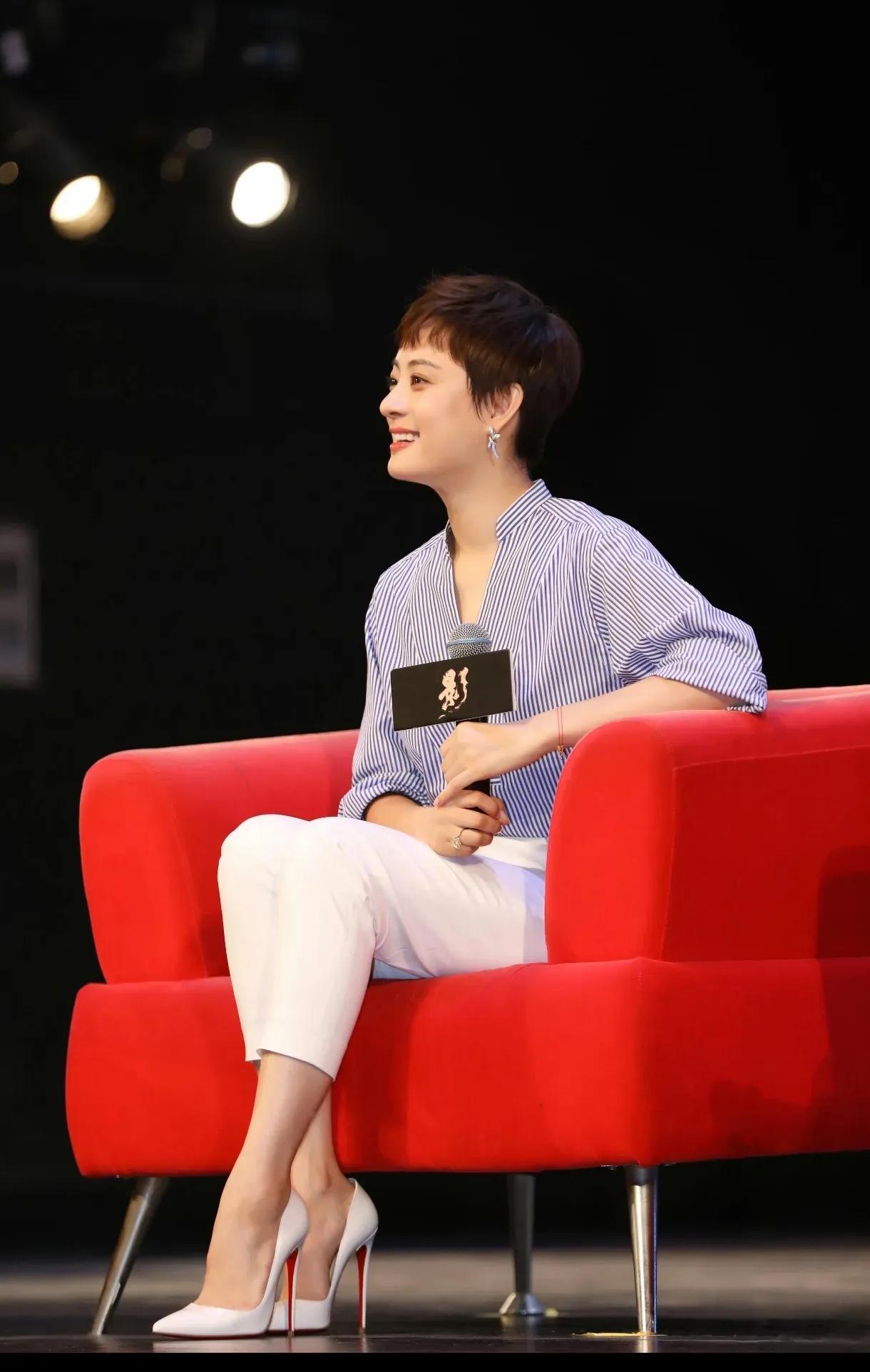 女士穿这么高的鞋子走路不累吗？
