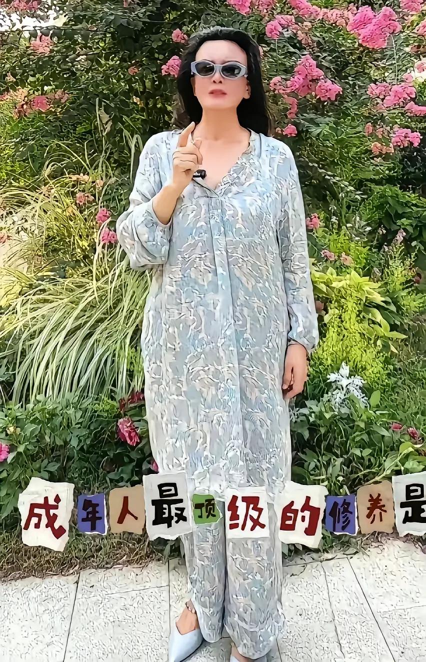 张兰这句话也是在内涵他儿子吧，毕竟汪小菲可是出了名的脾气差，情绪不稳定。直到小儿
