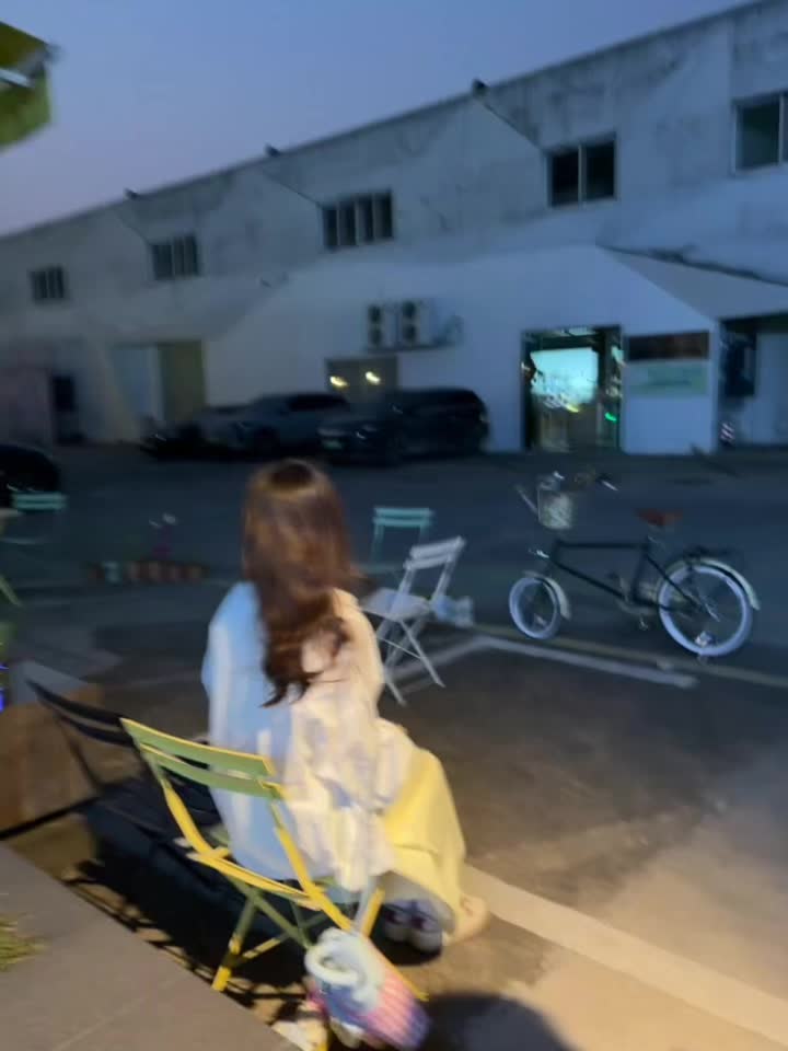 偷偷拍下你的样子 各种角度我都喜欢