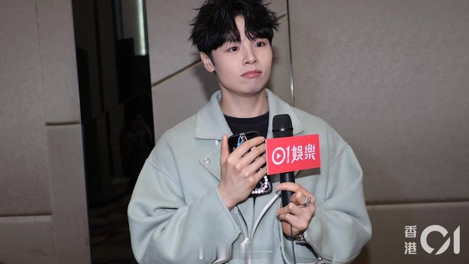 冼靖峰幫葉蒨文推行李被大讚有風度　覺得係平常事即落閘免惹緋聞慈善節目《歡樂滿東華