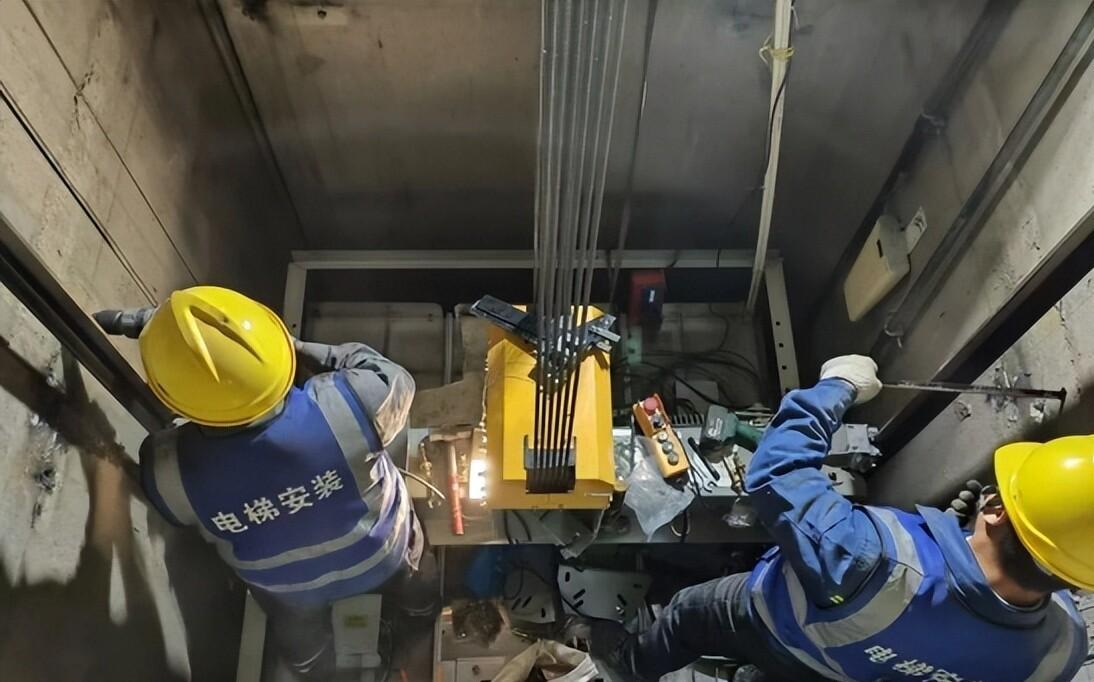 住房这件事的底层逻辑，正在经历一轮实打实的重构。
过去十几年，大家买房问得最多的