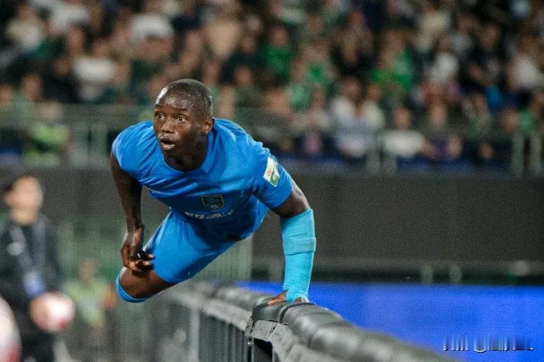 这下好了，成都蓉城不安逸了，南通支云也不松弛了。
  国际足联官方宣布，成都蓉城