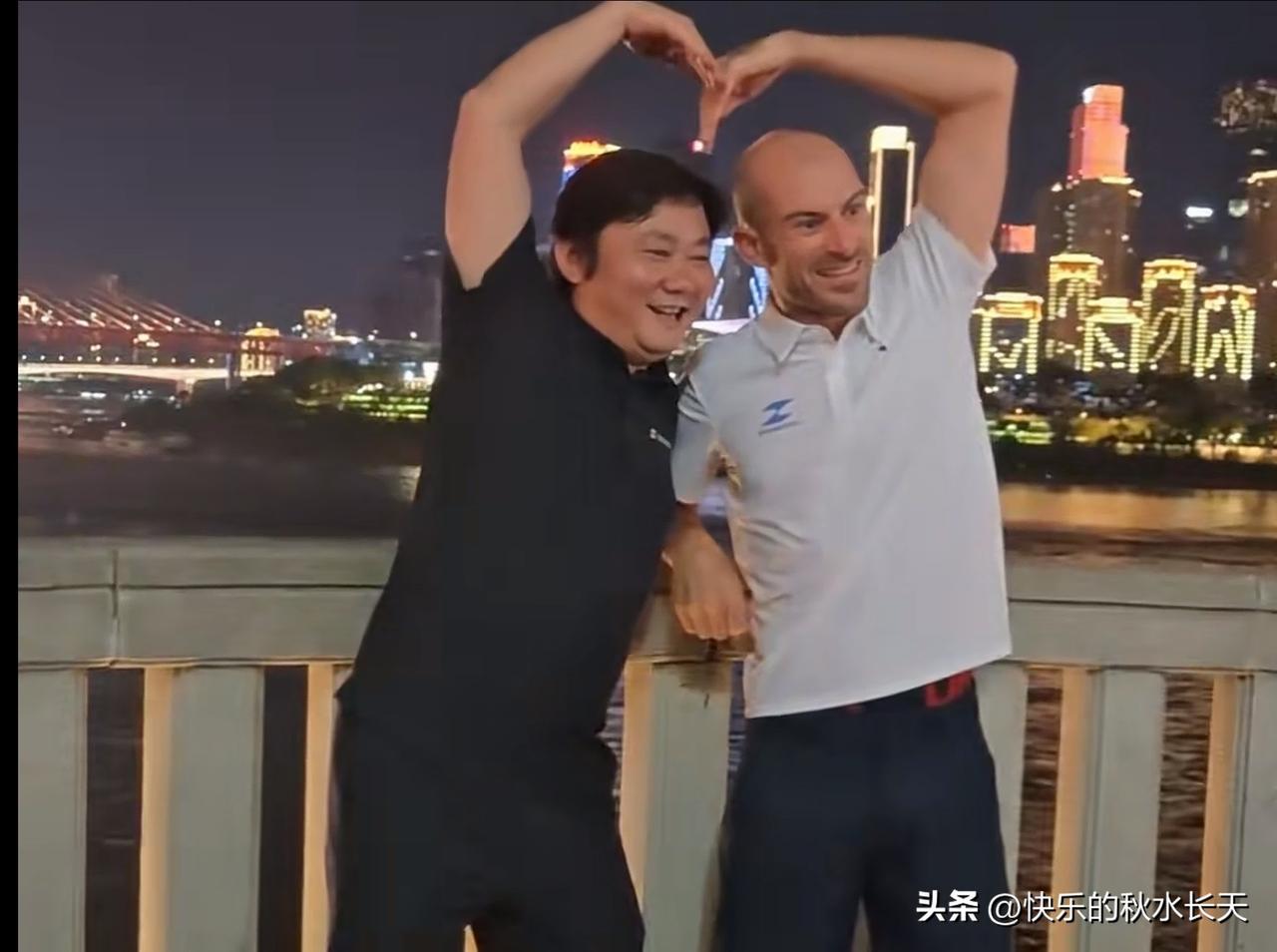 圆梦线下！张雪机车的WSBK冠军德比斯来华，终于见到张雪本人
      为热爱