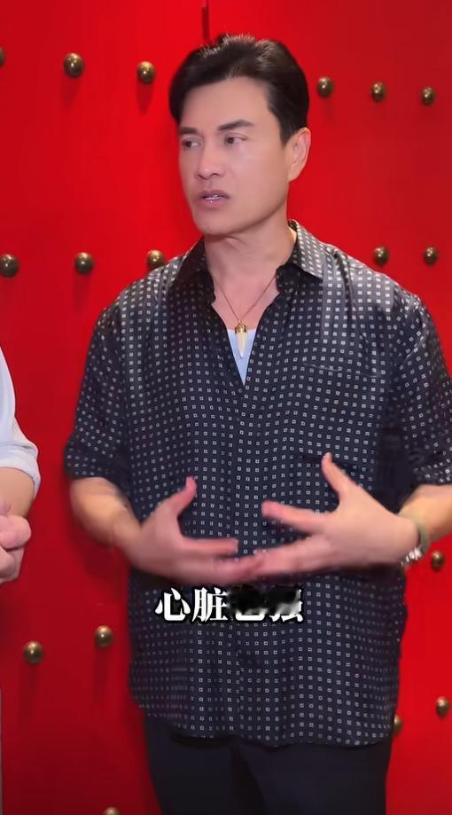 69岁大爷吕良伟和71岁大妈赵雅芝，香港人的保养功力真的是名不虚传。