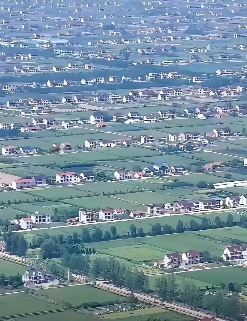 中国不同地区的农村
图一是江苏南通的
图二是吉林农村的
图三是福建农村的
大家觉