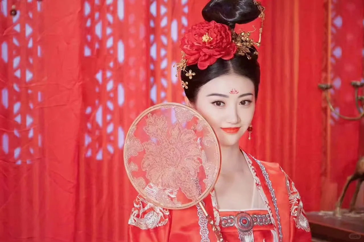 “一袭红衣倾城色，回眸已是千年” | 景甜·《大唐荣耀》×沈珍珠 