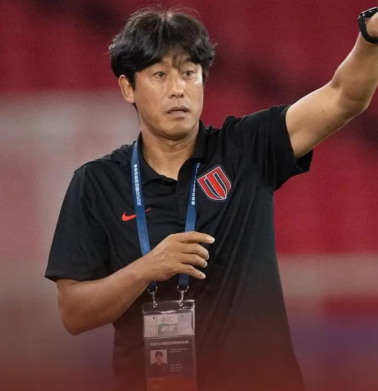 蓉城退出争冠行列，实话实说，主教练徐正源有点冤。
一个赛季徐正源的表现可圈可点，