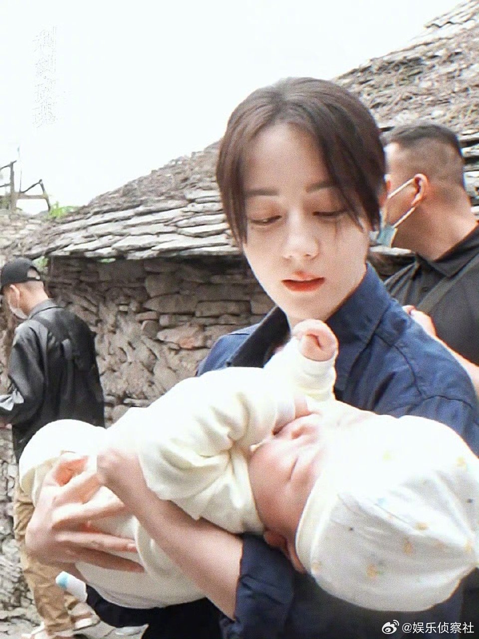 哇哦🎉迪丽热巴好有爱的眼神啊～ ​​​