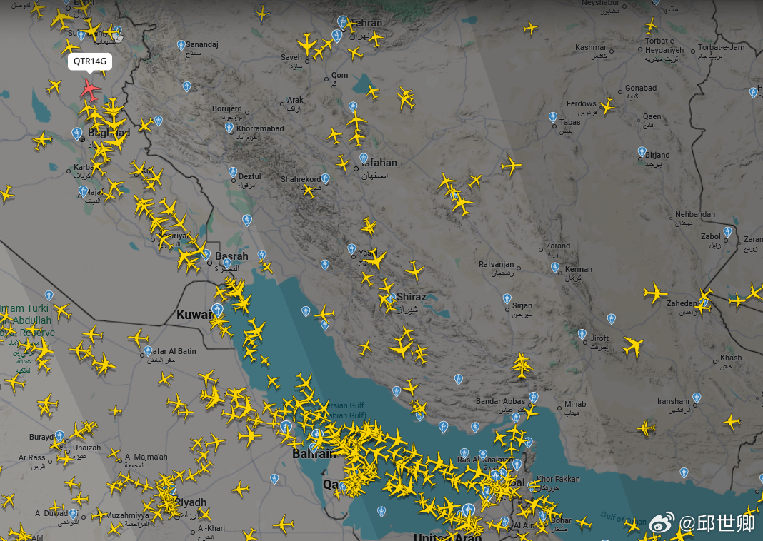 波斯灣此刻的空中交通，大約還不需要緊張，我可以放心地放假。 