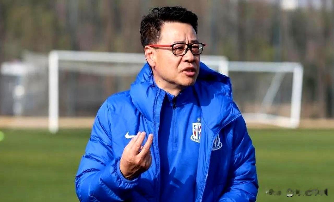 2003年12月，作为中国足坛少帅的代表，吴金贵在过去一个赛季带领上海申花历经起