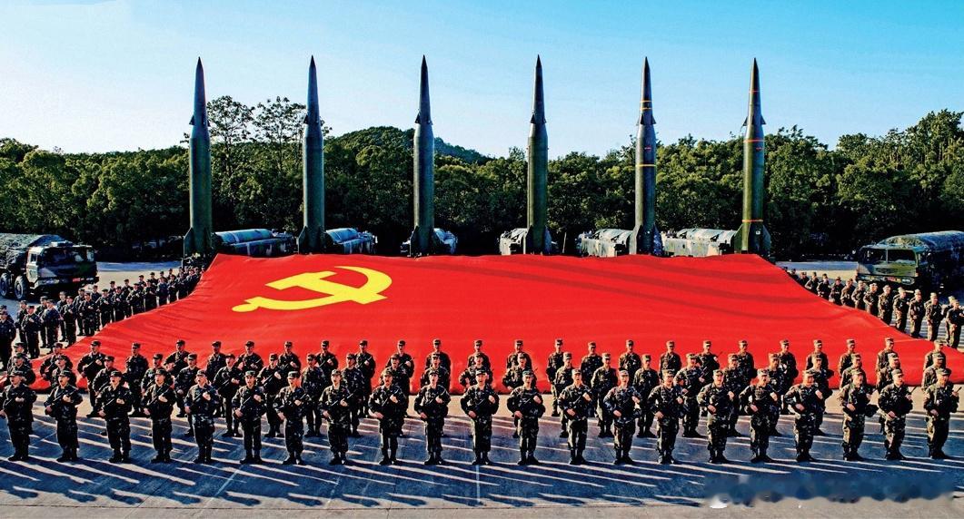解放军画报2022年10月刊《新型导弹方阵铸就大国长剑》军事历史全触达