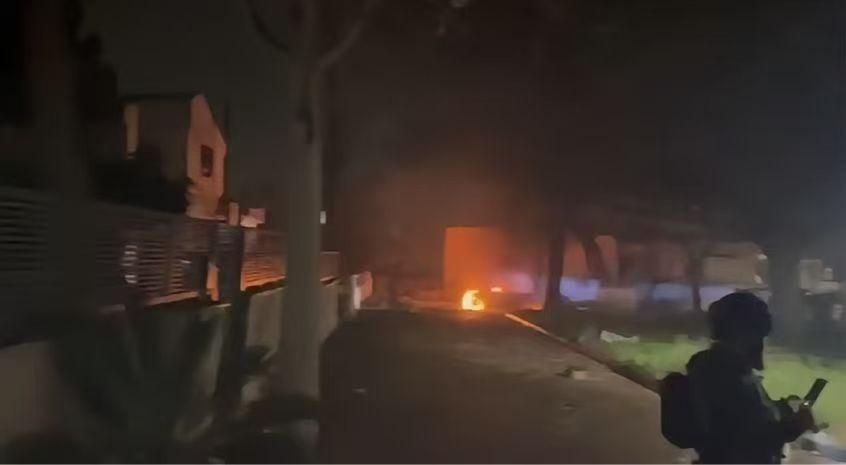 面对伊朗同归于尽打法，美军亮出王炸底牌：如果战败，就爆核武器。美国对伊朗的战争持