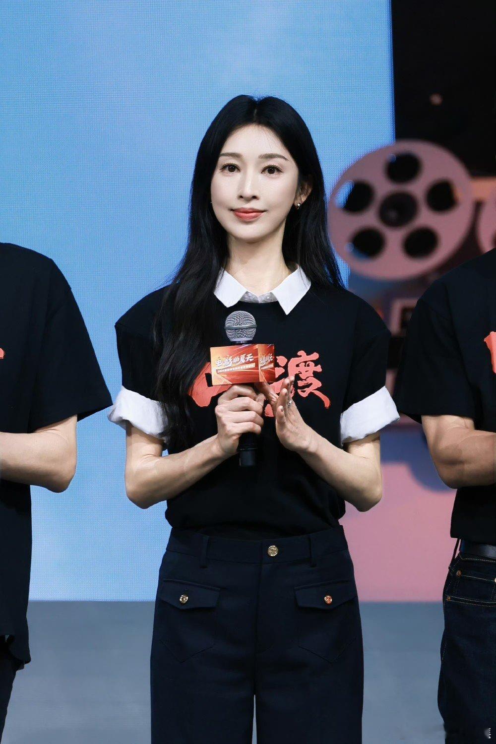 张俪单独给脖子磨皮没人发现这个华点吗，张俪跟修图师要视频单独给脖子磨皮的技能，女
