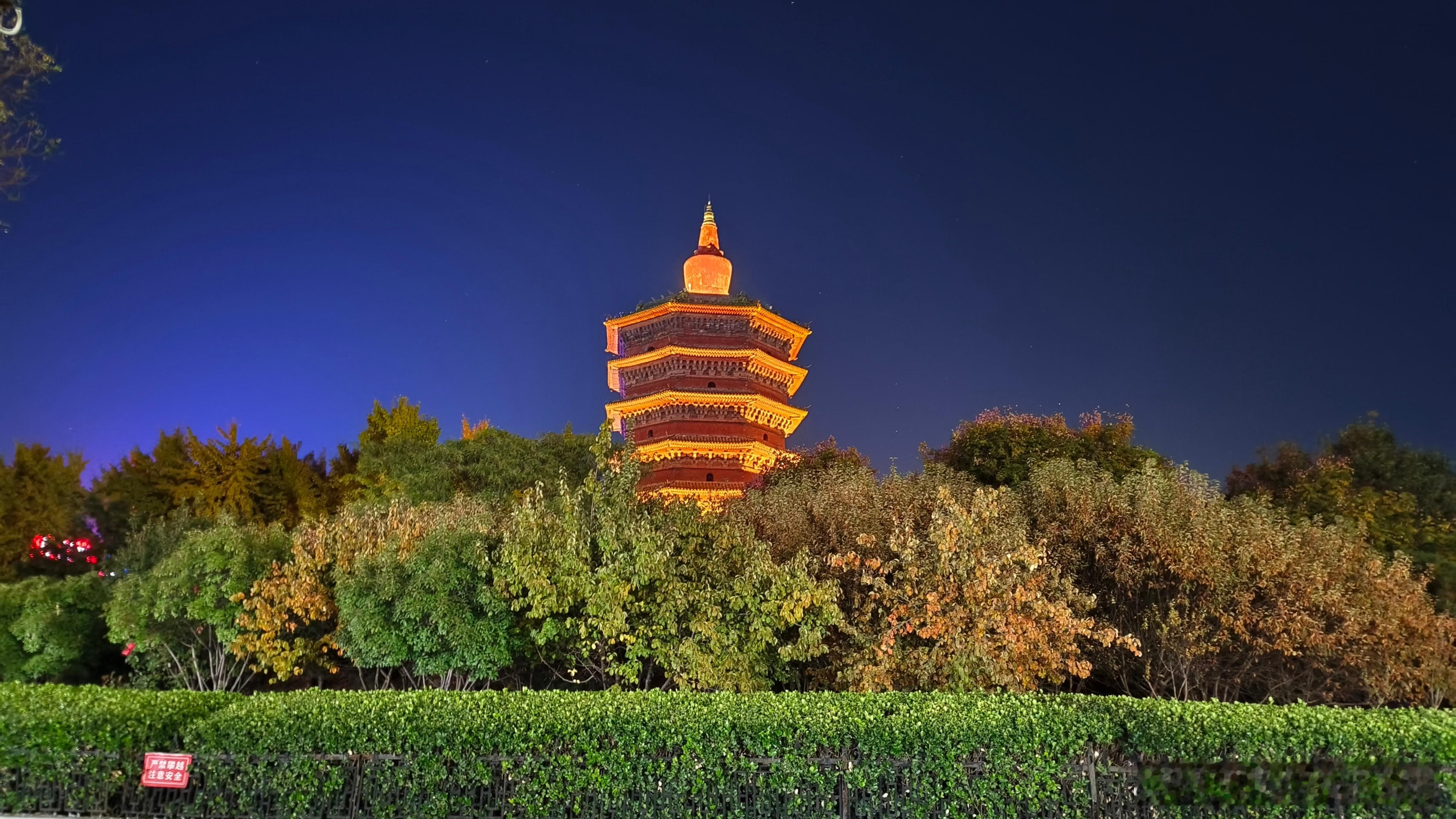 人要从快乐里去感受到内在力量，特别是从自己带给自己的快乐里，去获得力量。    