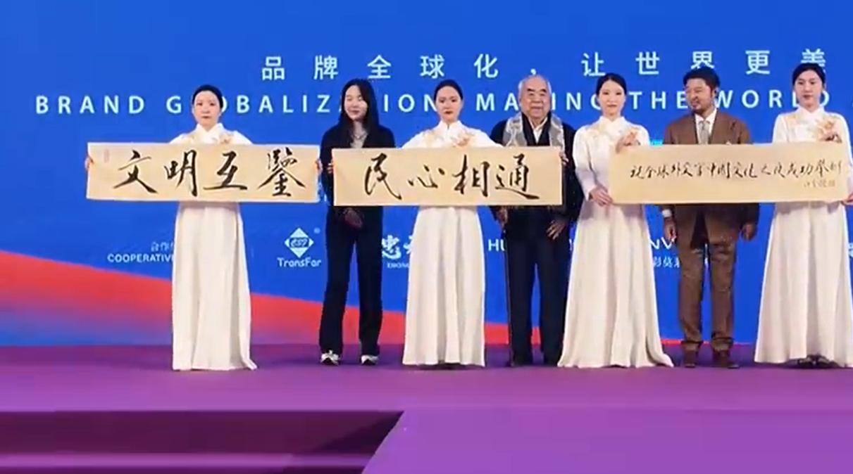 从 8 月的 “失联风波” 到 12 月的 “断亲声明”，87 岁书画巨匠范曾的