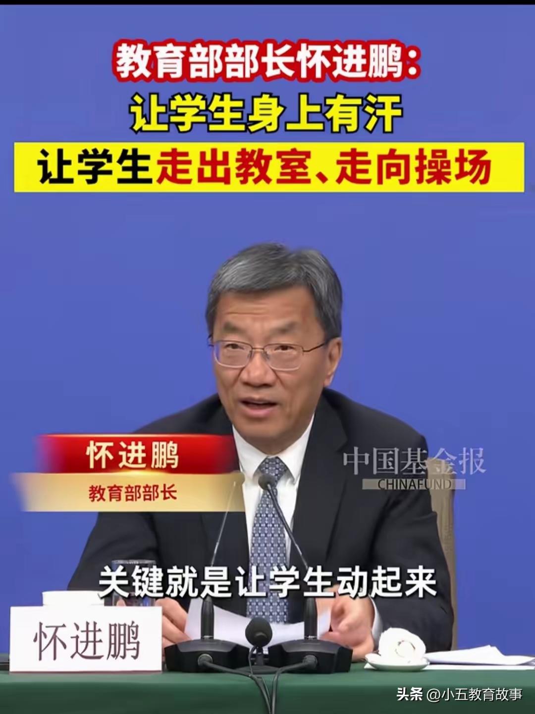 看着孩子空白的作业本和满头大汗的笑脸，再想想还没着落的中考，这届家长真的很难淡定