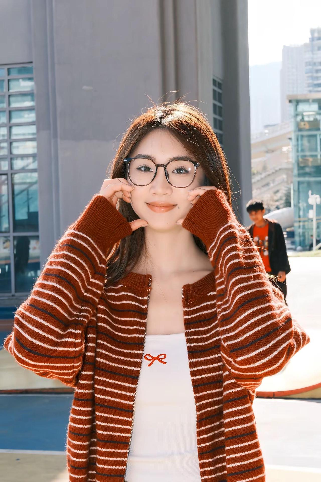 听说女孩子发照片都喜欢把最好看的照片放前面 😁