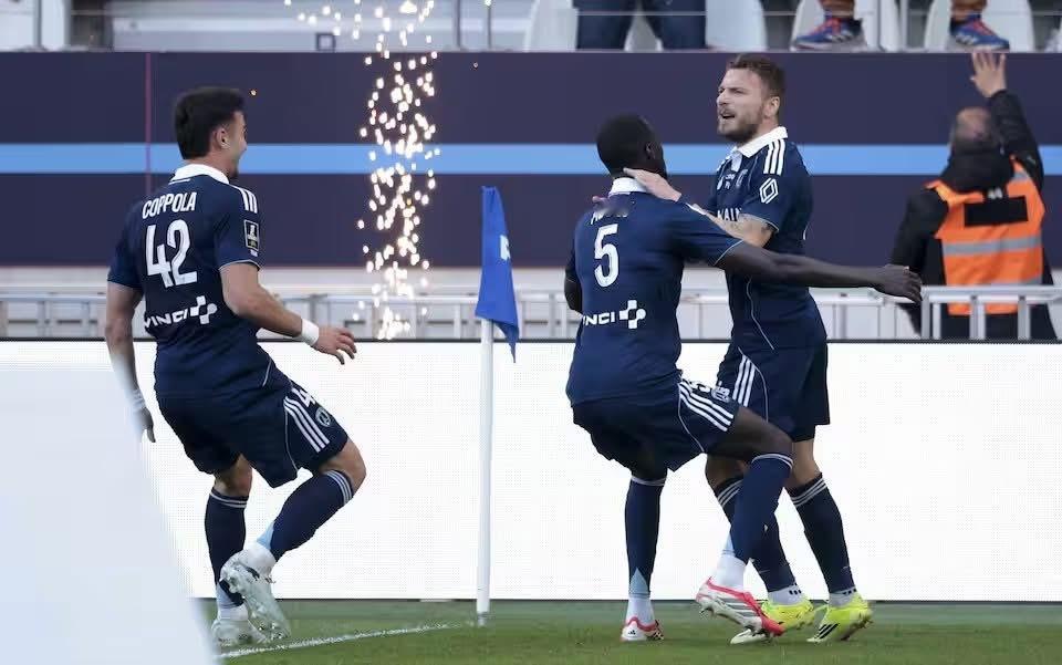 早幾日巴黎 FC 教練甘保亞爾（ Antoine Kombouaré） 講笑話佢