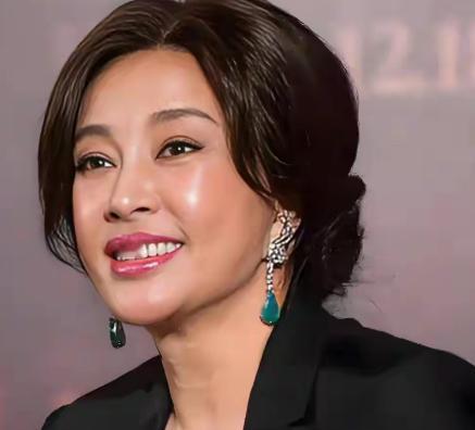 主持人问刘晓庆:“你生过孩子吗？”刘晓庆摇摇头:“没有。”主持人好奇:“那你为什