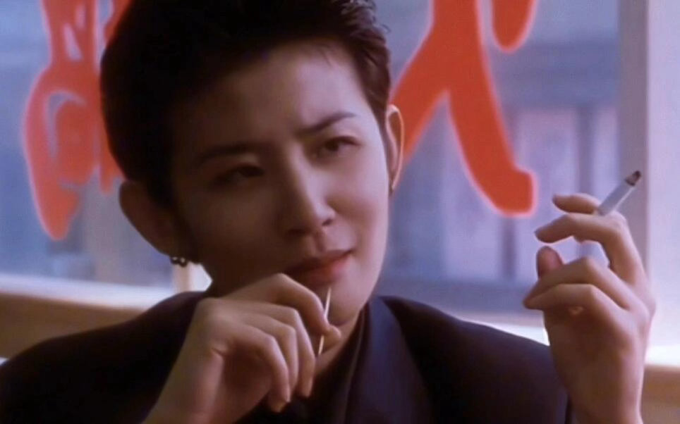 吴君如首个内娱真人秀是一路繁花3 花少8的瓜还没熟，桃直接把瓜摘了。吴君如首个内