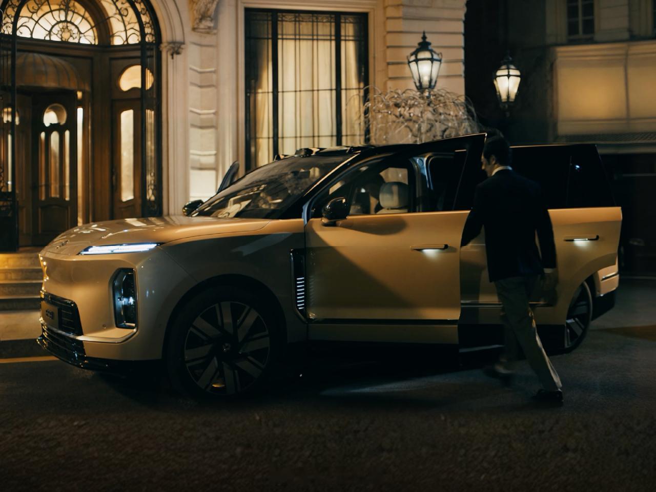 蔚来官方发文解读为何一根手指就能轻松推开 51 公斤的车门？公布了 ES9 车门