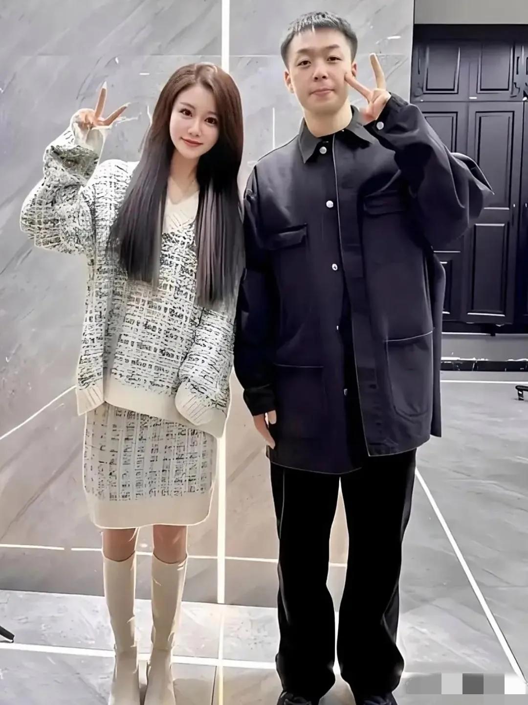总觉得瘦身后的杜海涛反而不如之前好看：瞧，脑袋又长又窄，眼睛竟成三角眼，鼻孔外露