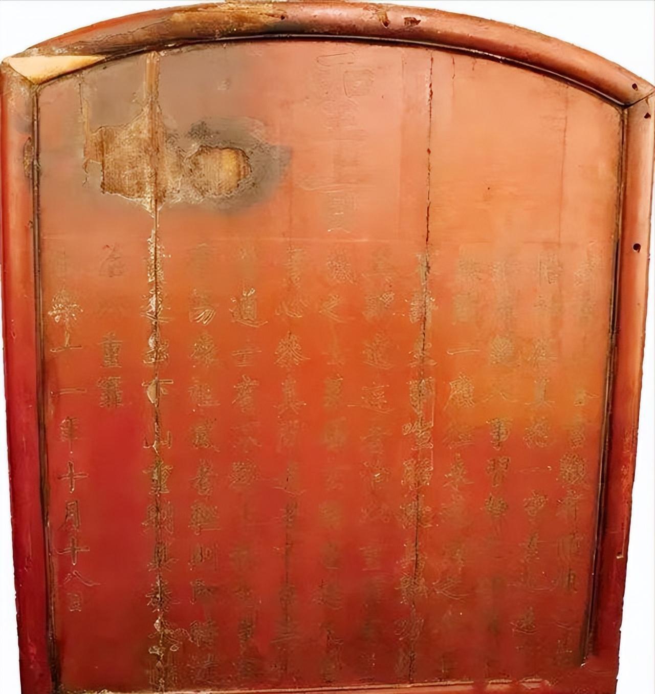 1997年，一个村民上山摘草药，听到“吱吱吱”声音，他低头看到了一窝红润润的老鼠