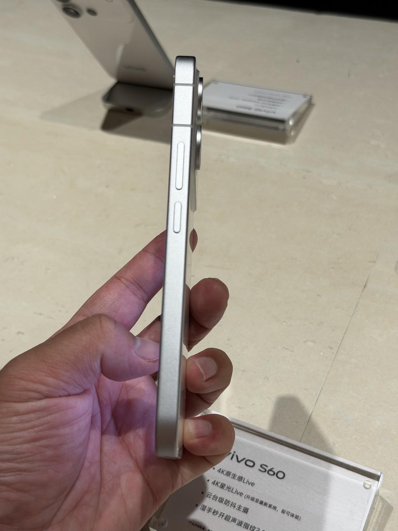 vivo发布会，S60系列售价发布

S60元气版（天玑7500）：国补后
8+