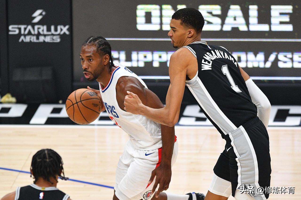 文班亚马、约基奇和伦纳德要想评奖，剩余比赛基本就不能缺席了：

1、文班亚马——