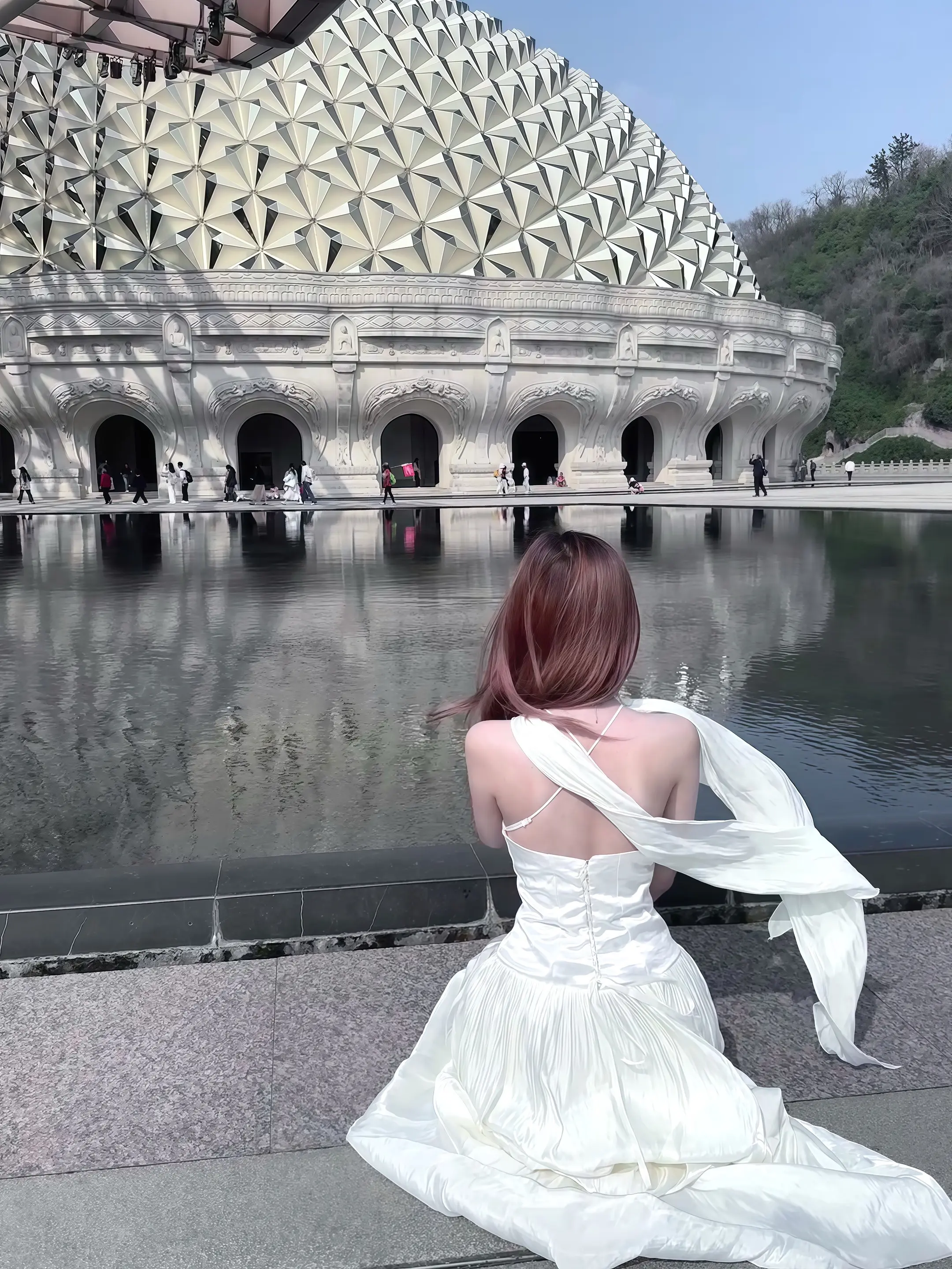 我很像一个终生跋涉的香客 不停的寻找一个可能不存在的神庙