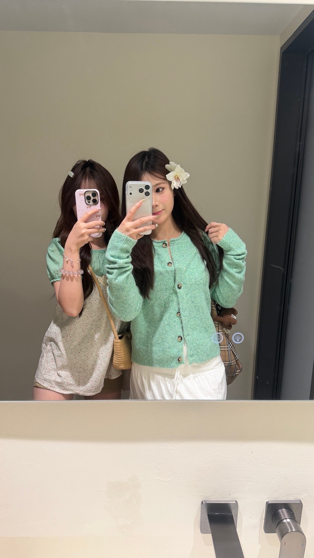 酒店老板问我们是不是双胞胎哈哈哈哈✌︎˶╹ꇴ╹˶✌︎ ​​​