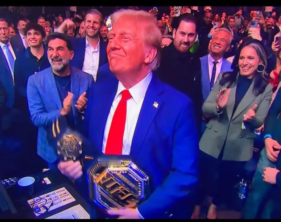 这是美国新特朗普时代最伟大的照片🇺🇸

- 充满乐观
- 政治统一者
- 冠