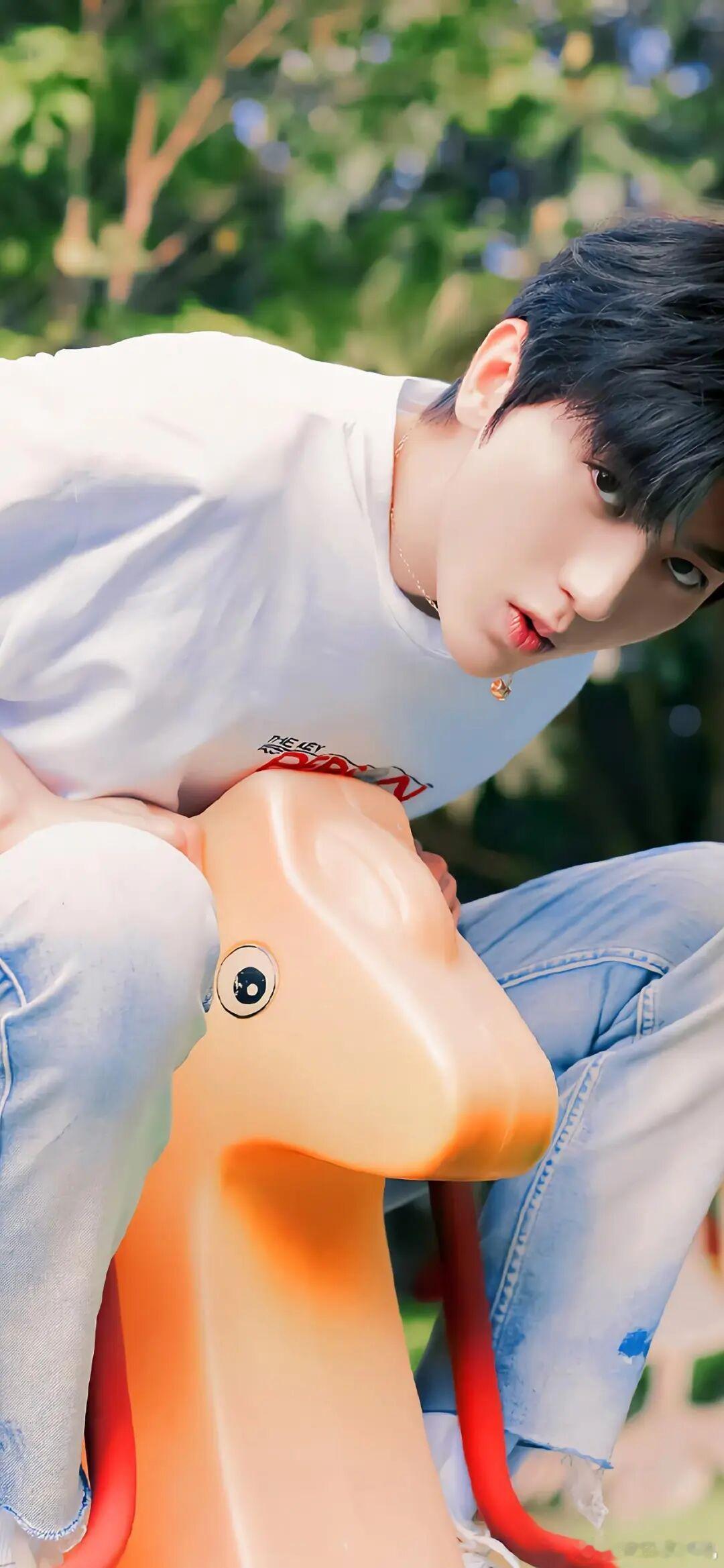 蔡徐坤直播放情人蔡徐坤真的是越来越成熟了！！！IKUN会永远陪伴着他！！ 