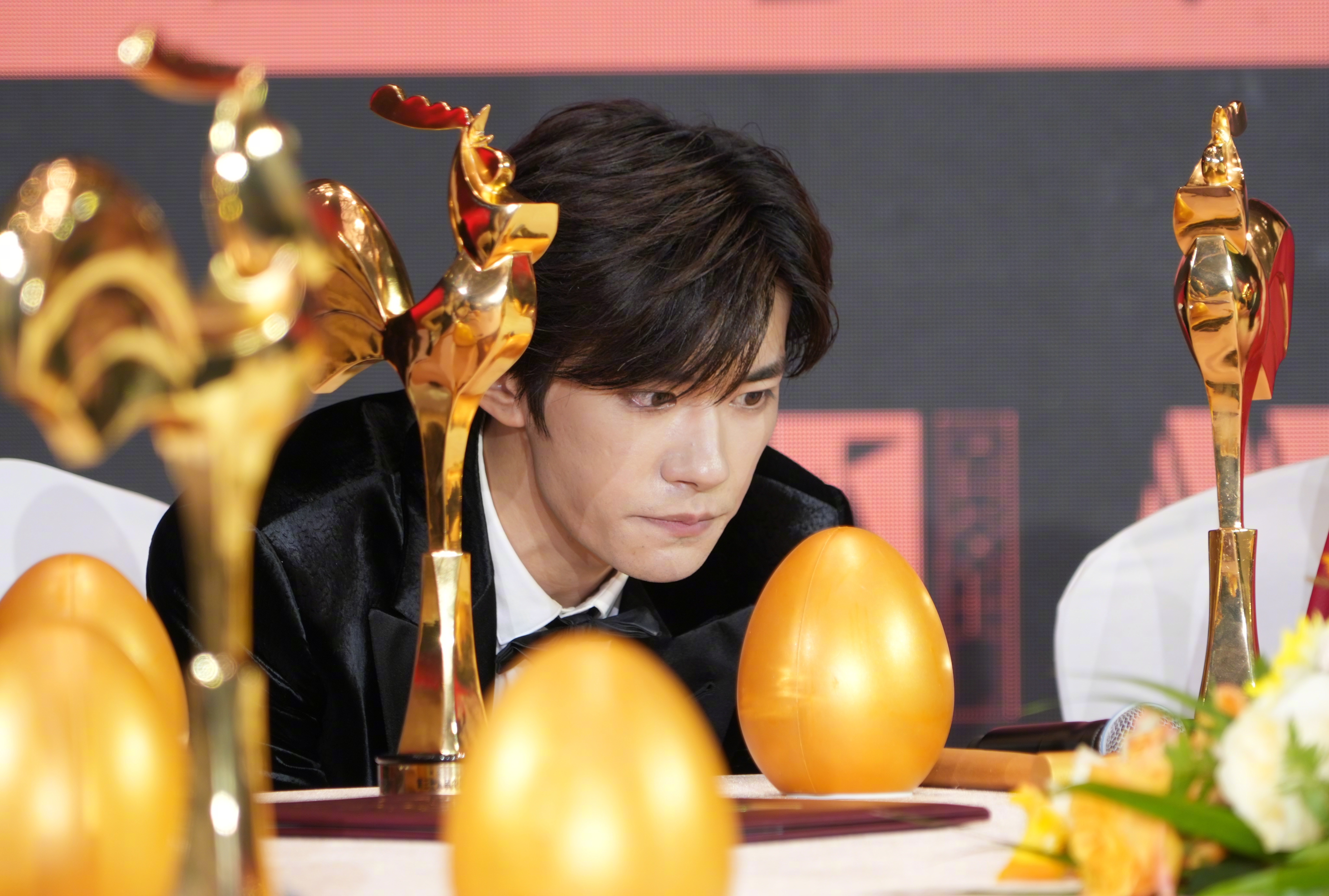 易烊千玺：先有鸡还是先有蛋，这个终极问题……