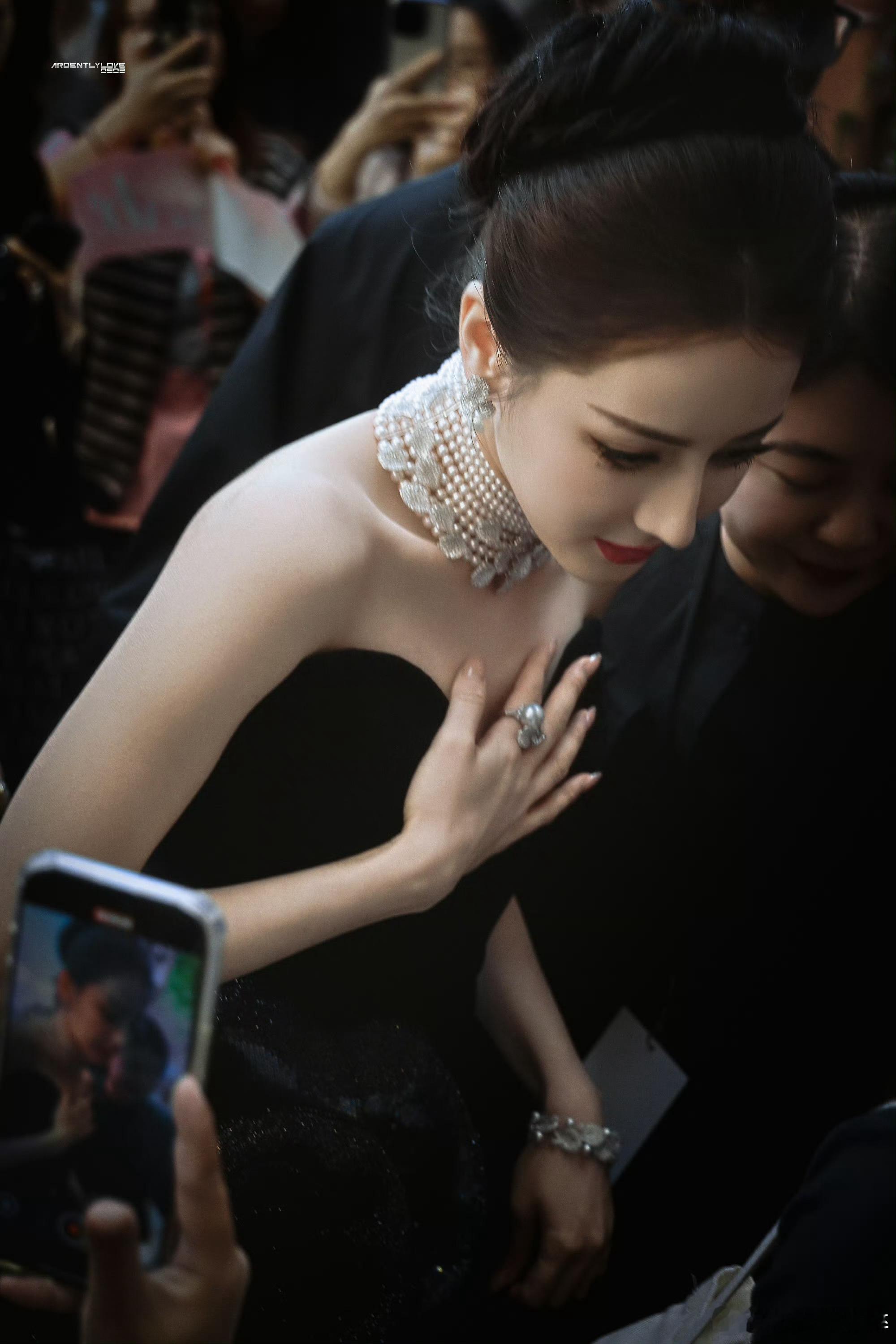 迪丽热巴 御木本这张封神了迪丽热巴女王驾到尊嘟好美啊[苦涩][苦涩][苦涩][苦