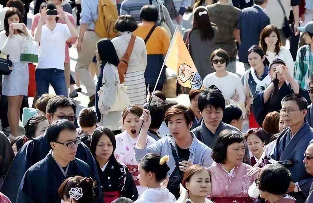 彻底不装了！日本排华情绪全面大爆发，百万在日华人，如今进退两难！
 
曾经，很多
