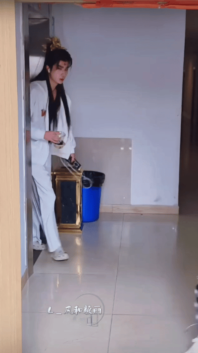 成毅是不是找对造型了 ​​​