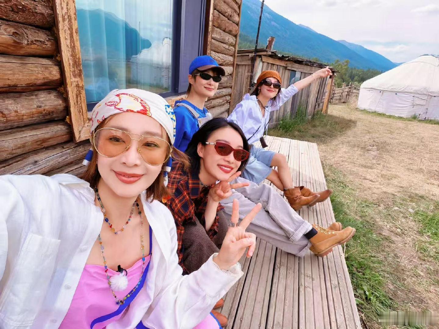 向野的我们比耶合照向野的我们结束录制向野的我们比耶合照有～录制结束啦！！！期待节